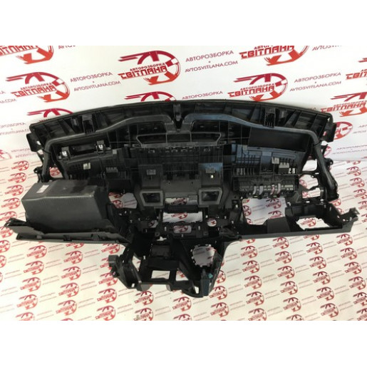 Торпедо Renault Trafic III 2014-2021 681004777R